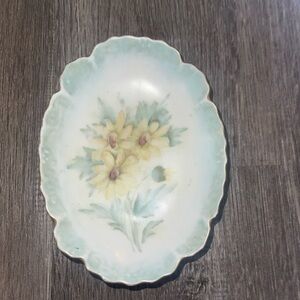 M. Lynch 1969 Signed Vintage Hand Painted Porcelain Yellow Daisies Plate